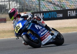 Zurutuza se dispone a trazar una curva en una carrera de esta temporada.