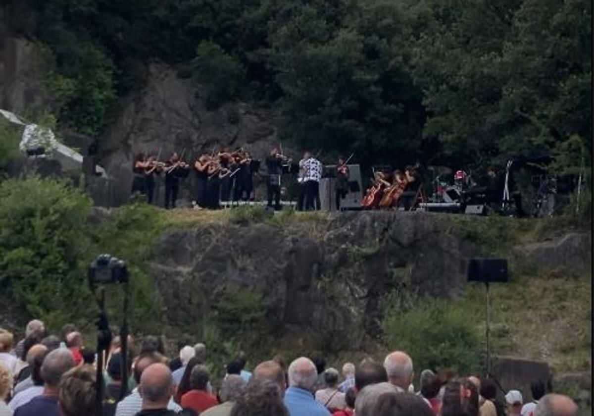 Concierto de ayer en la cantera de Angurreta en Mañaria.