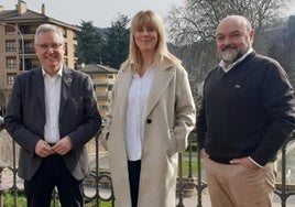 José Ignacio Asensio, Ana Sánchez e Iñaki Dubreuil, en el parque de Barrena.