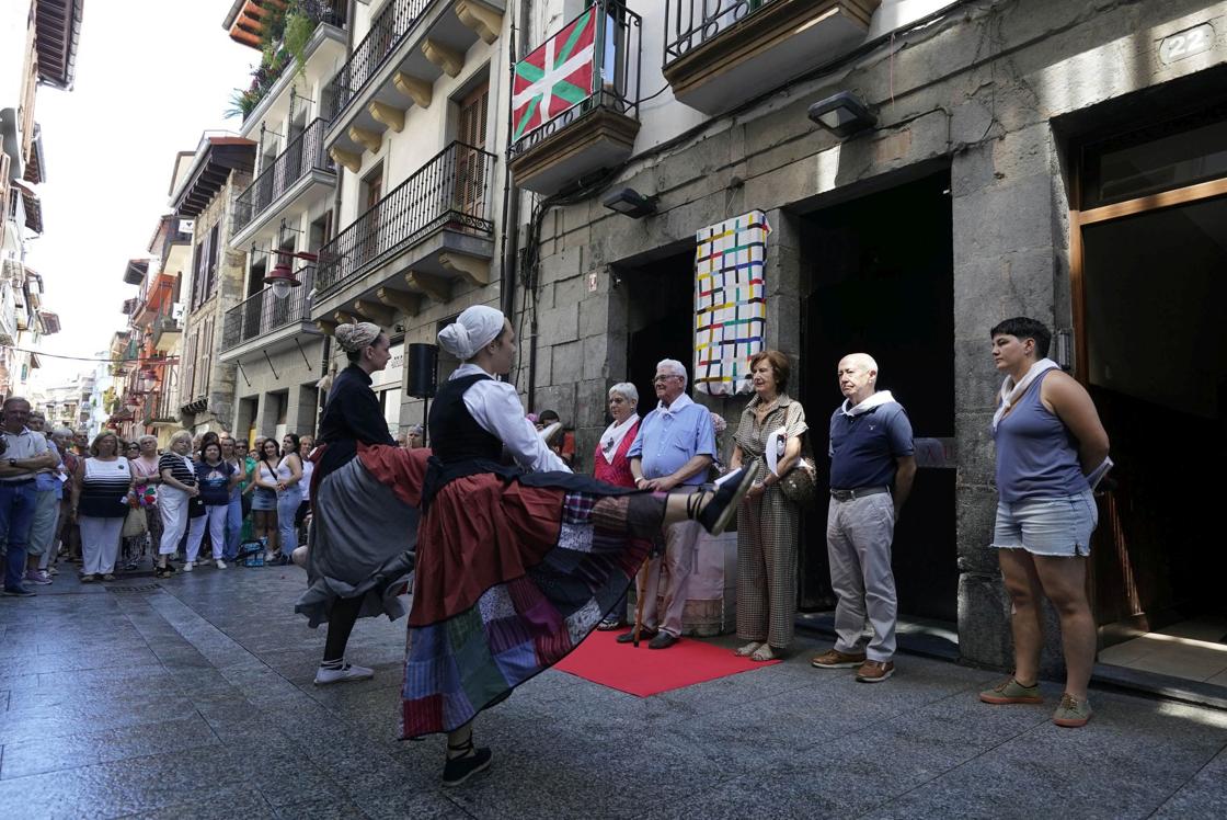 Homenaje a tres vecinos de Hernani en las Fiestas del Carmen