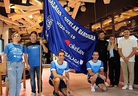 Marmarran aurkeztu zuten atzo Gesalaga Okelan Bandera, larunbat goizean Zarauzko uretan lehiatuko duten estropadarako prestatua.