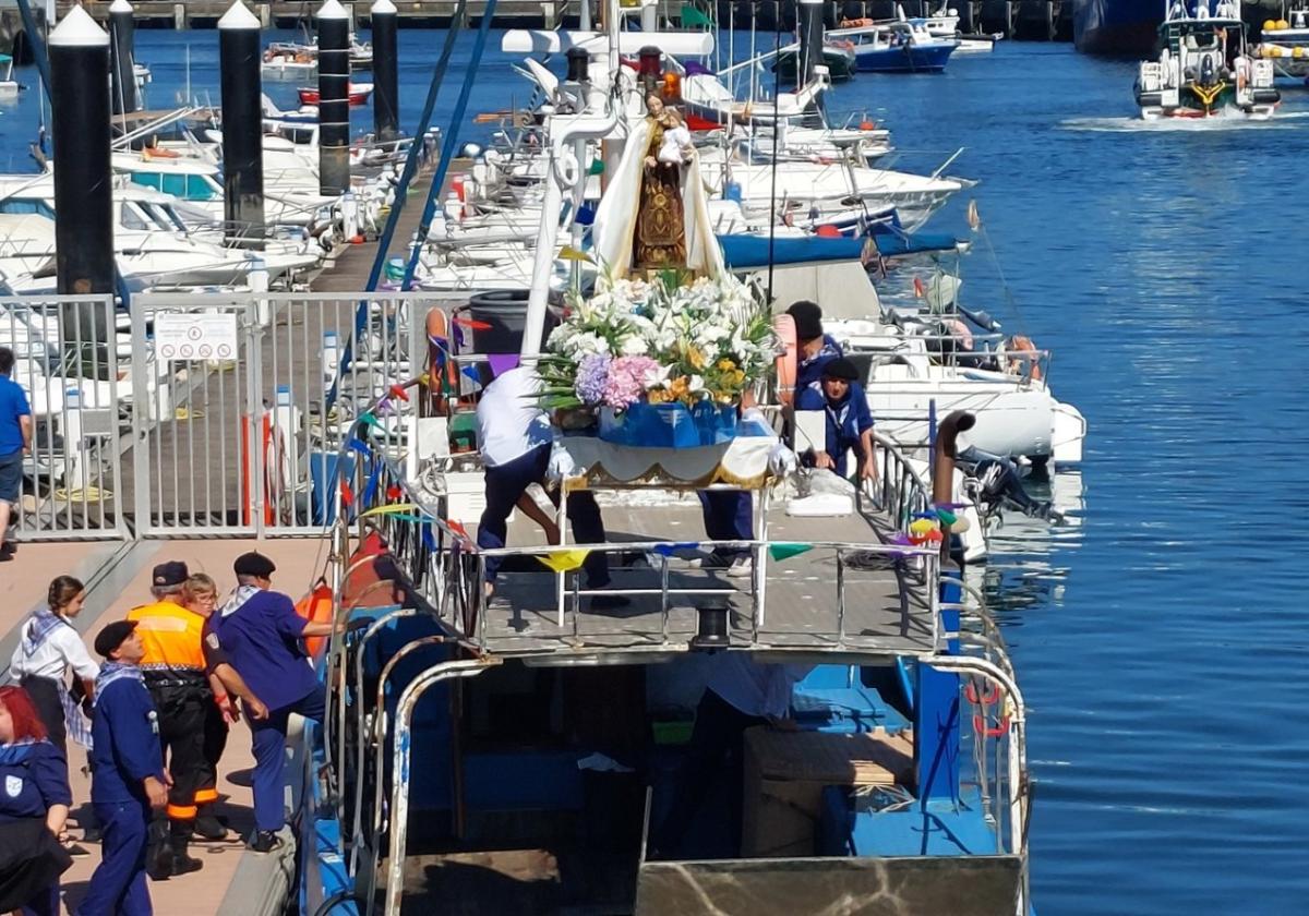 La festividad de la Virgen del Carmen volvió a dejar numerosas imágenes para el recuerdo, con unos vecinos volcados con su patrona.