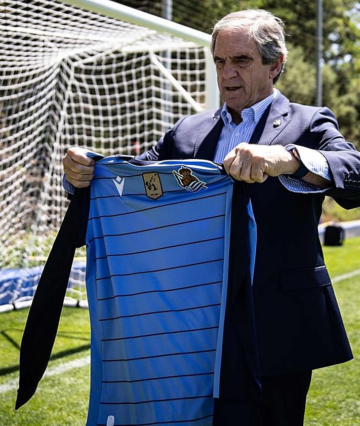 Imagen secundaria 2 - Un homenaje de leyenda: los porteros de la Real Sociedad lucirán este año las camisetas de Arconada