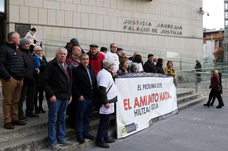Imagen de una protesta de Asviamie por otro caso de amianto.