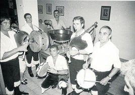 Música folklórica y queimada, en una fiesta de la Casa de Galicia.