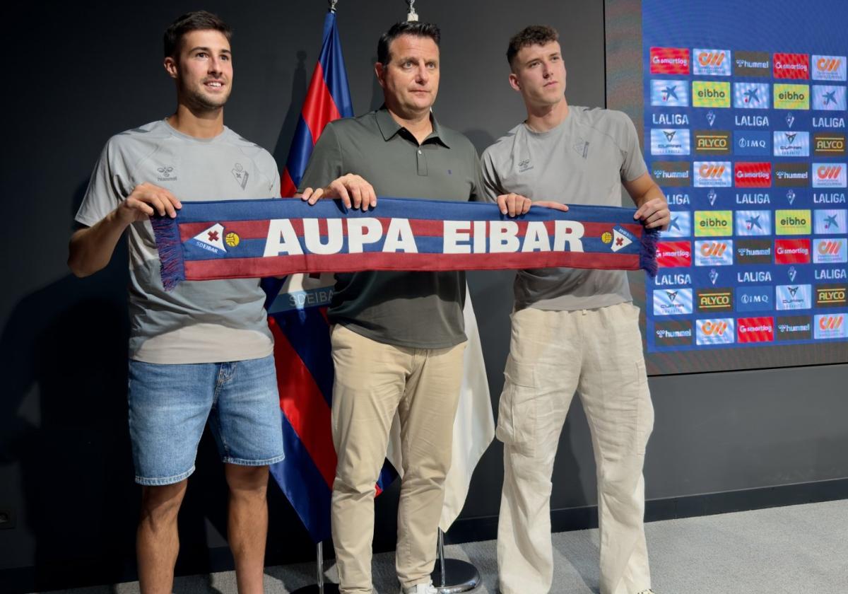 Javier Martón, César Palacios y Luis López, en la presentación realizada en Ipurua.