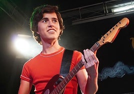 Jon Galarraga da vida a un Juan Carlos Pérez muy joven.