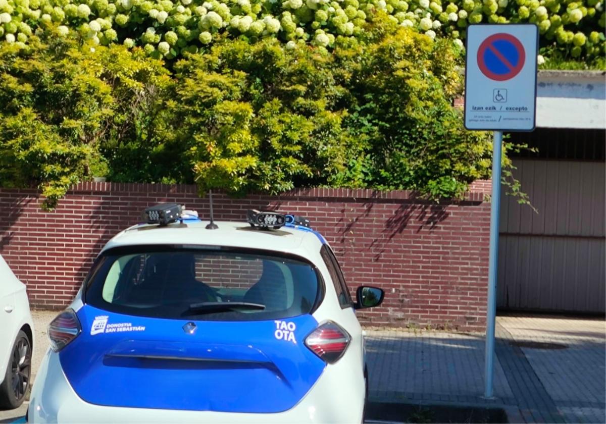 La pregunta de un donostiarra a los revisores de la zona azul: ¿Quién multa al que multa?