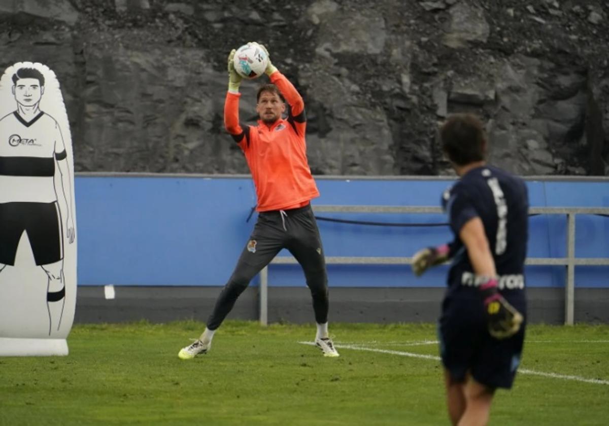 Remiro, en un entrenamiento en Zubieta