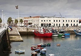 Muere un hombre de 62 años tras caer desde un muro en el puerto de Santurtzi