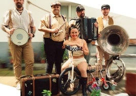 En el centro la bizkaitarra protagonista de Loratzen junto a los cuatro músicos vascos que la acompañan.