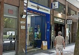 Administración de Loterías de la Avenida de Madrid de San Sebastián donde ha sido validado el boleto millonario.