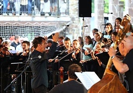Migel Zeberio, al frente de la orquesta Et Incarnatus.