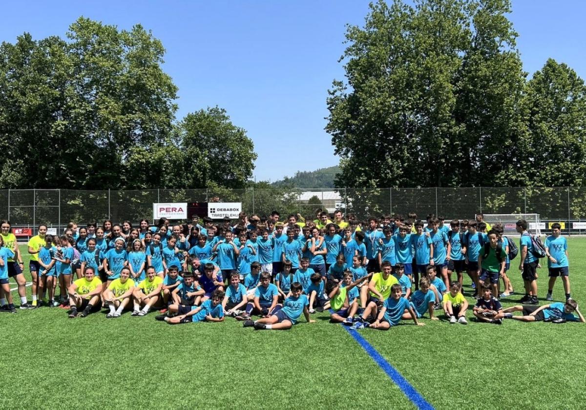 El club ha consolidado en los últimos años el campus de verano que ha reunido a 230 niños y niñas.