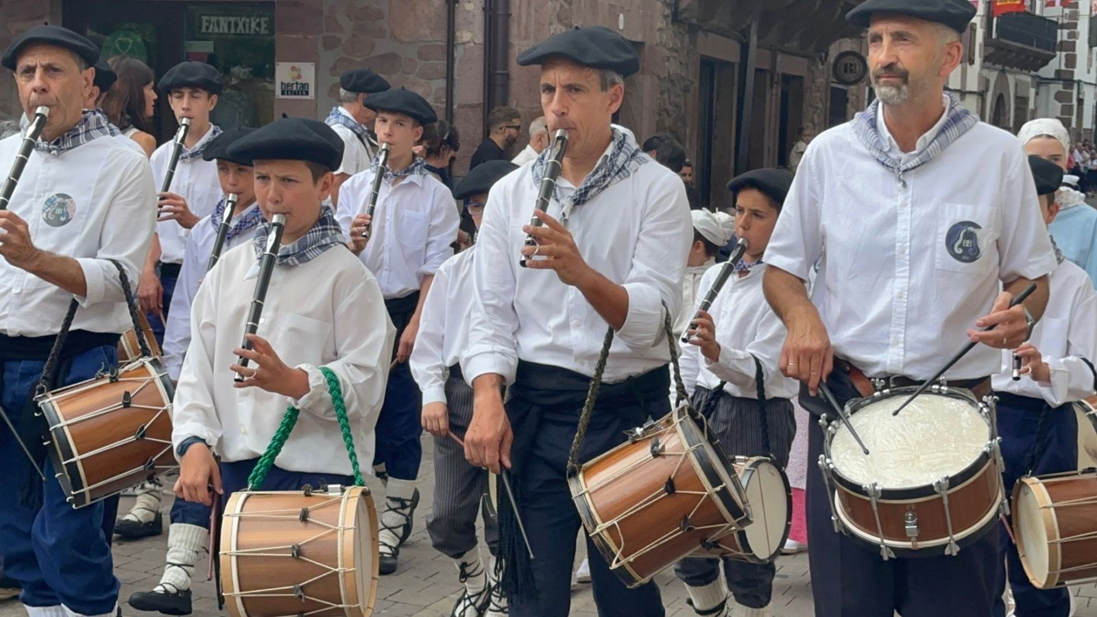 Alegría y tradición en Baztandarren Biltzarra