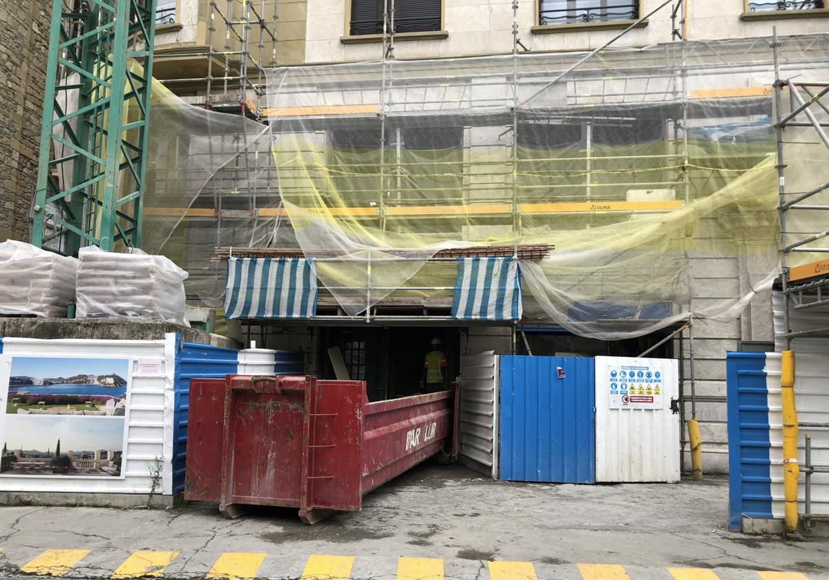Obras en el edificio de Ijentea 2, donde se ubicaba el pub Dionis, que cerró en diciembre.