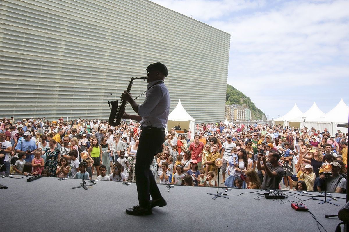 Haurrak ere prest Jazzaldiaz gozatzeko