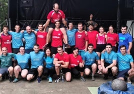 Formidable ambiente entre los participantes del duelo de herri kirolak de Gabiria-Aztiria contra Legazpi.