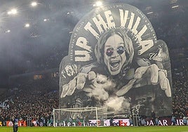 Tifo homenaje a Ozzy Osbourne esta temporada en un partido de Champions ante el Celtic en Villa Park.