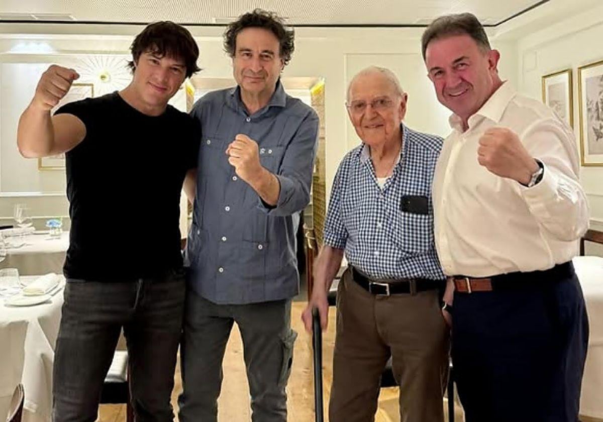 Jordi Cruz, Pepe Rodríguez, Txomin Rekondo y Martín Berasategui cenan juntos en el restaurante Rekondo de San Sebastián.