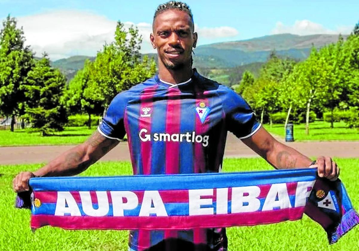 El defensa Jair Amador firma por el Eibar mostrando gran ilusión por incorporarse al cuadro armero.