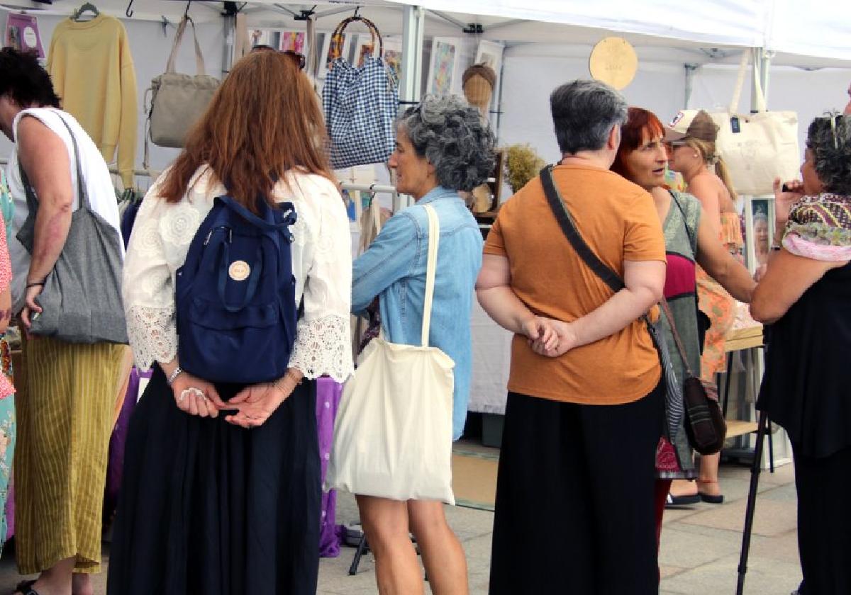El público acudió a la feria en muy buen número.