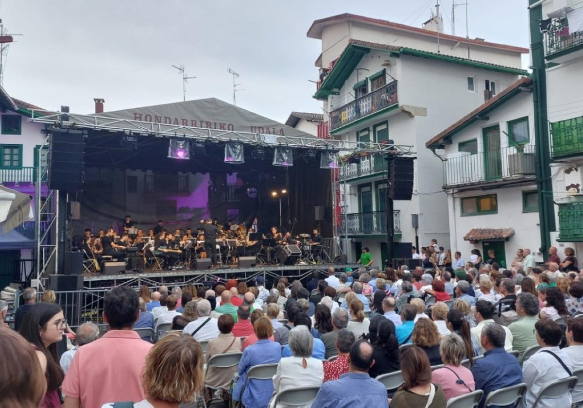 Llenazo en el concierto de la Banda de Música