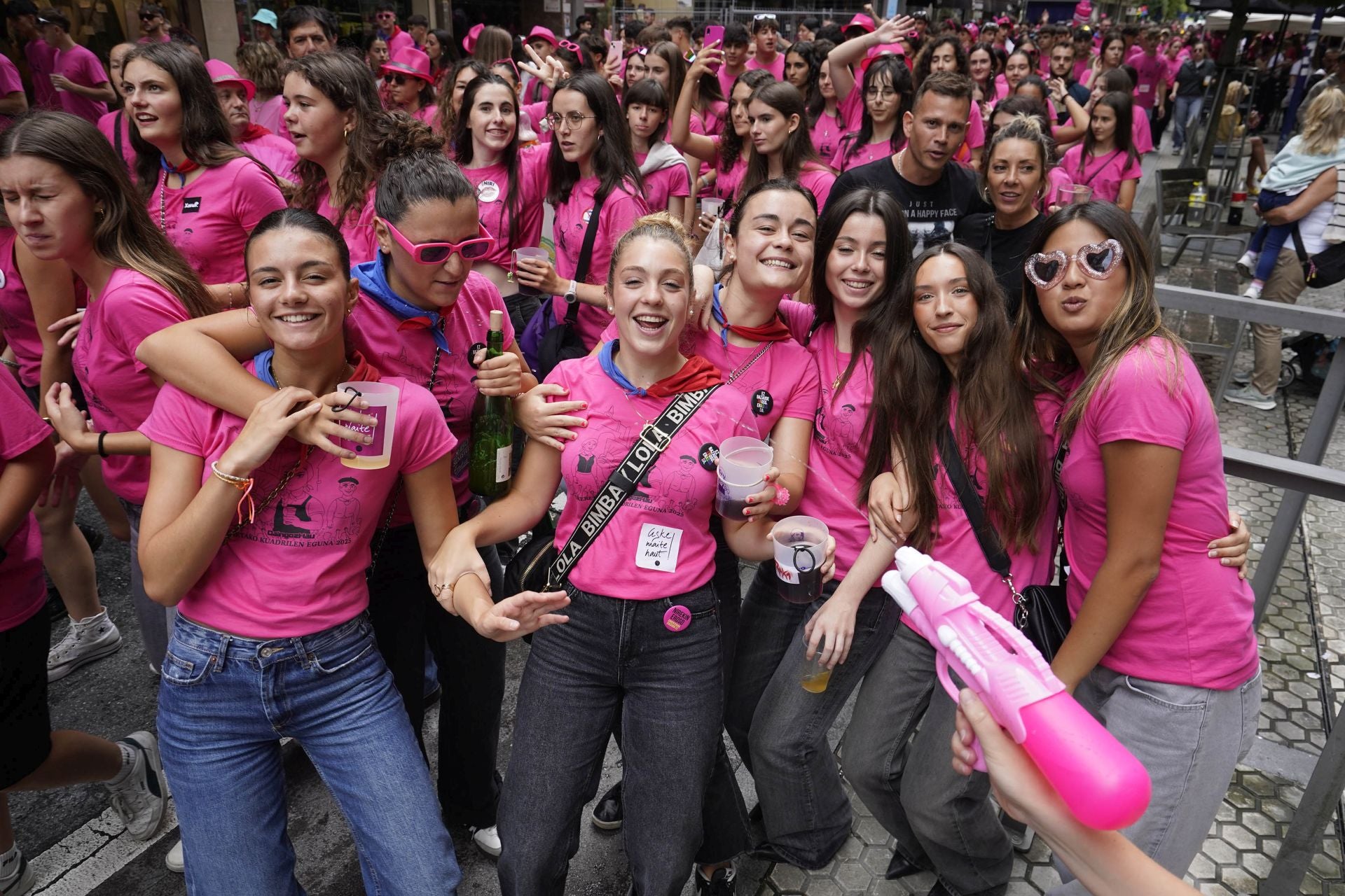 La kalejira de cuadrillas toma las calles de Errenteria