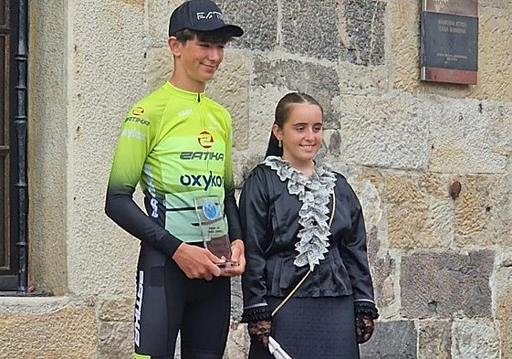 Ugarteburu celebrando la victoria en la prueba de cadetes de Ordizia.
