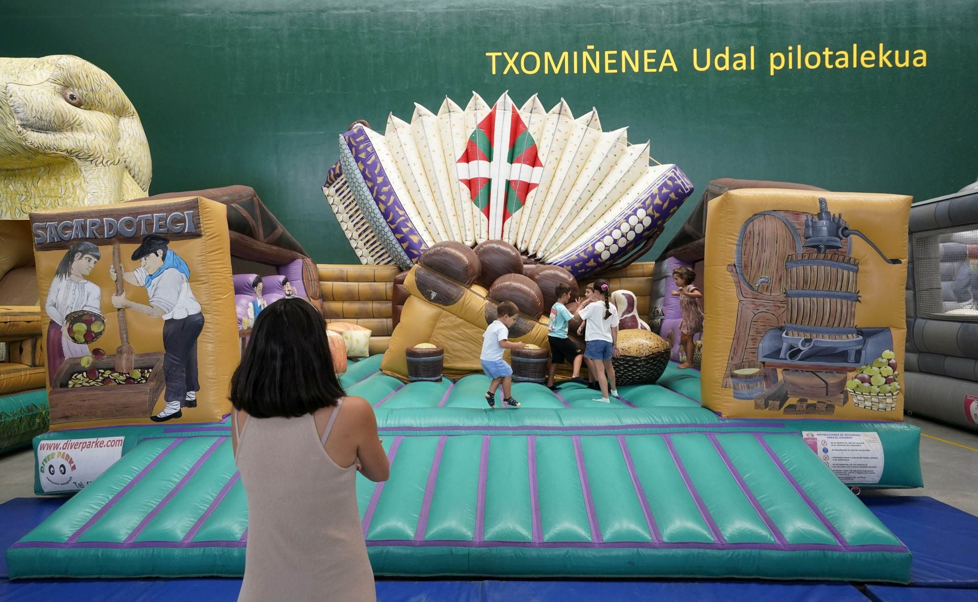 Comida joven y juegos recreativos en el segundo día de las Santio jaiak