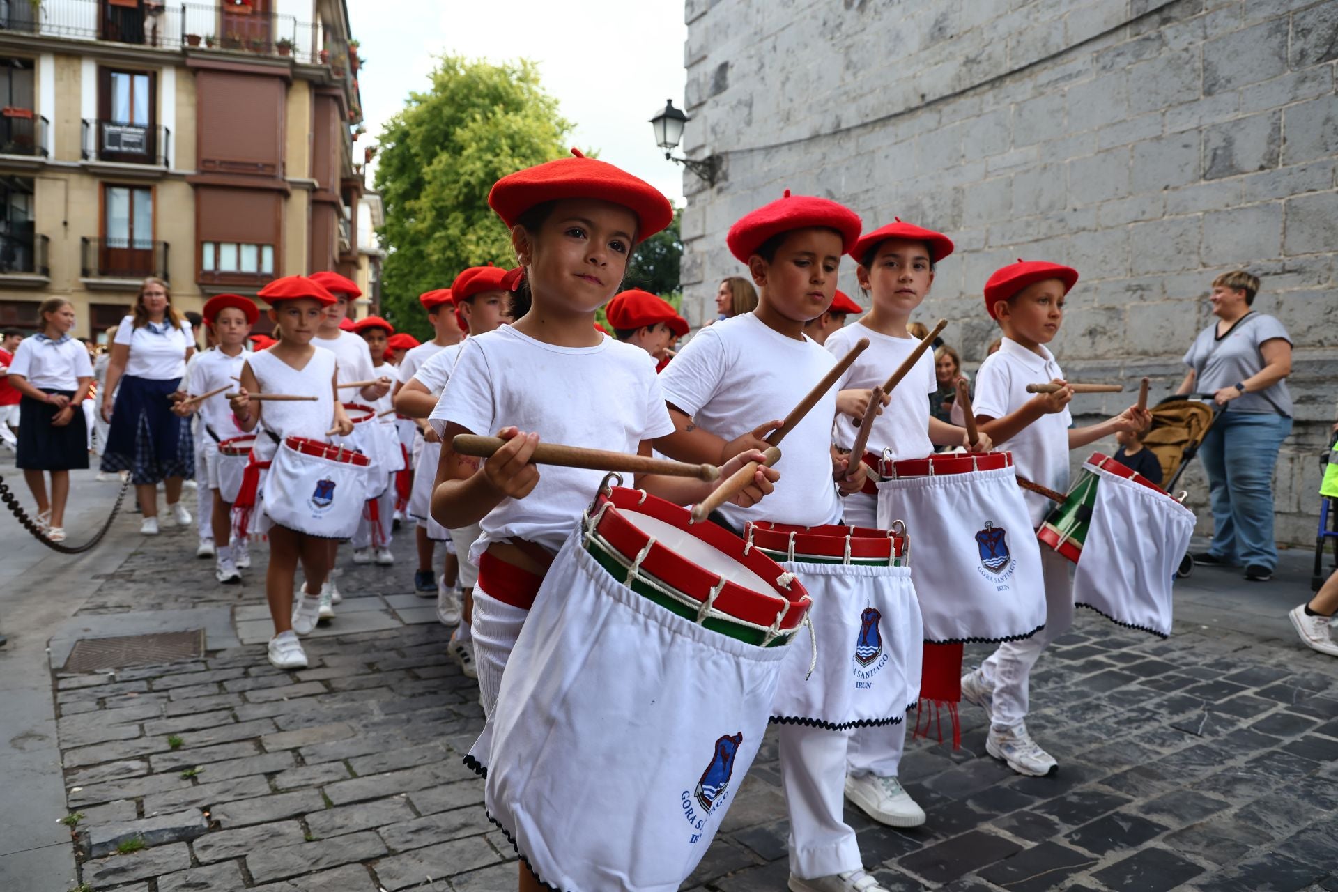 Tamborrada infantil y de veteranos en Irun