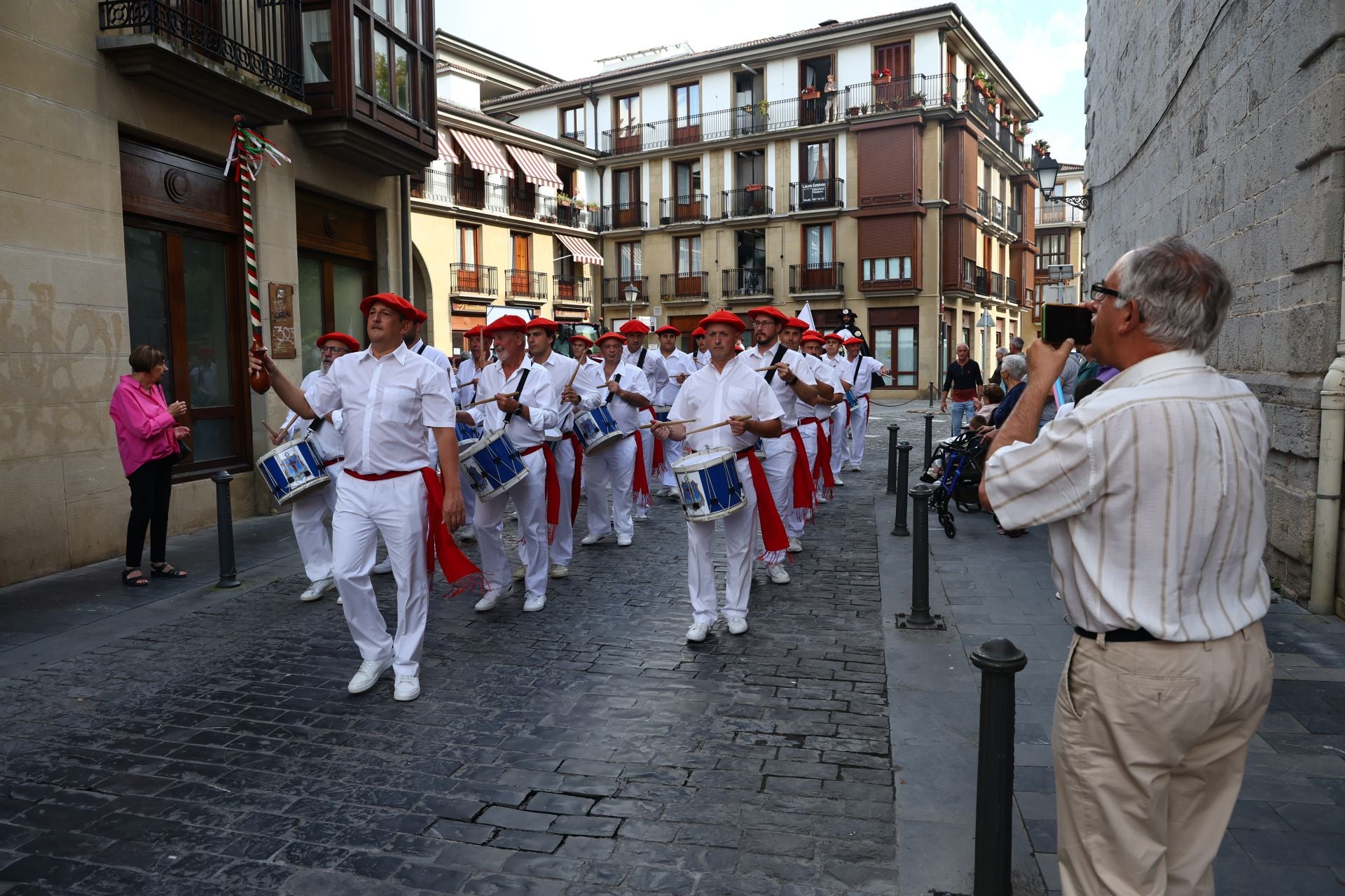 Tamborrada infantil y de veteranos en Irun