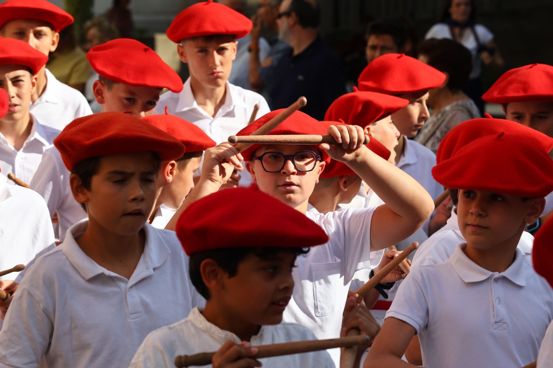 Tamborrada infantil y de veteranos en Irun
