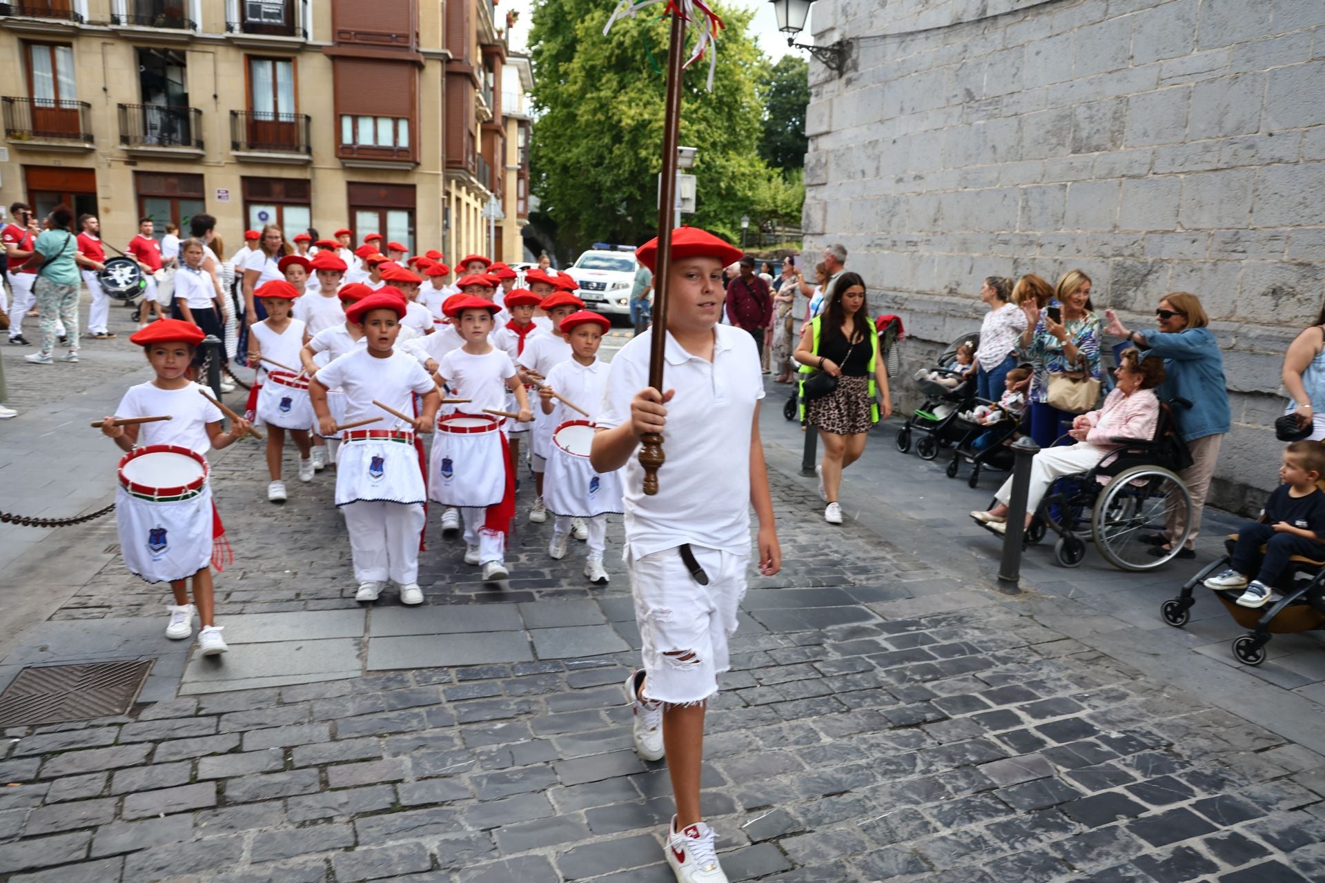Tamborrada infantil y de veteranos en Irun