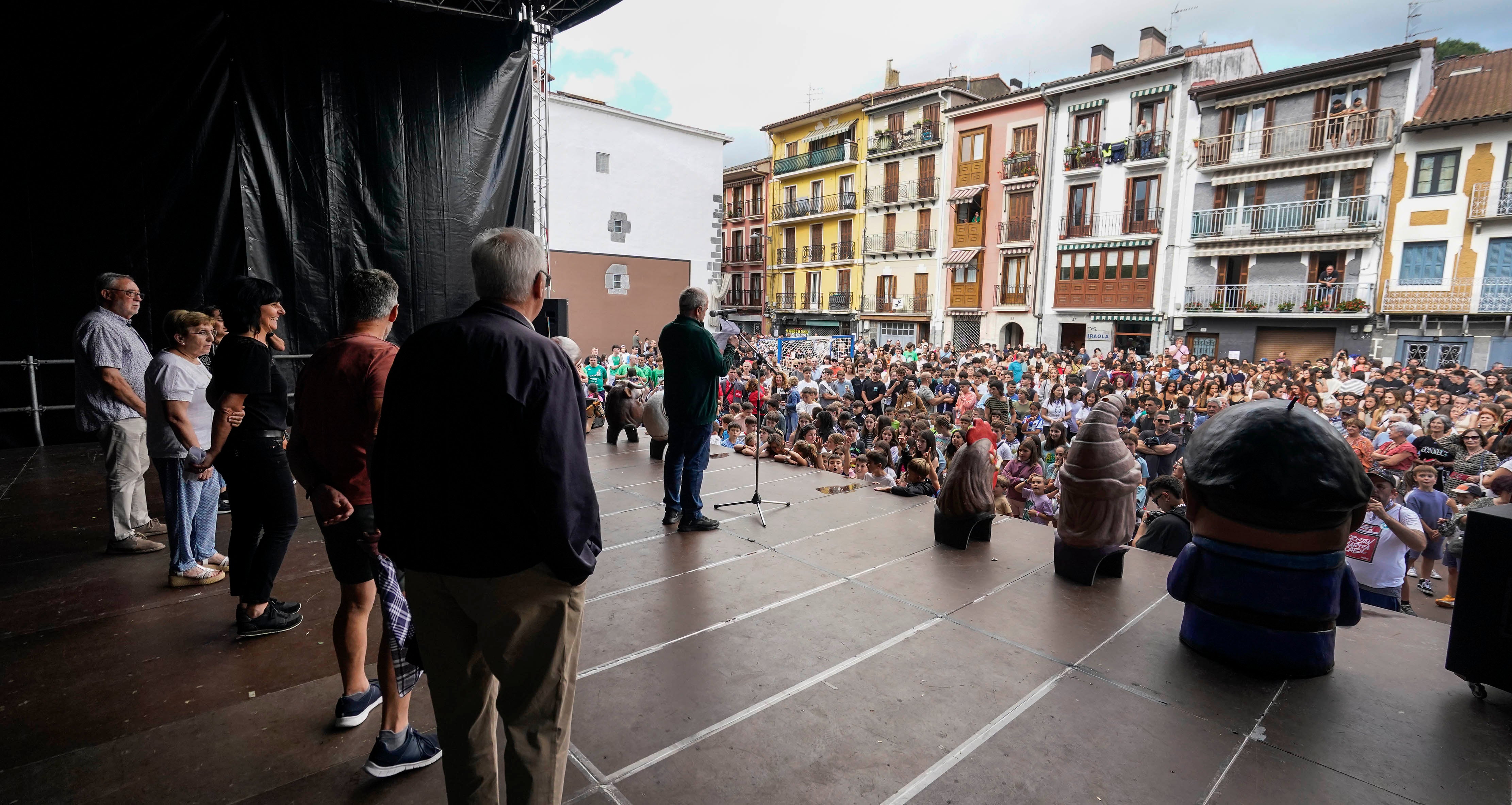 Villabona comienza las fiestas de Santiago con el txupinazo