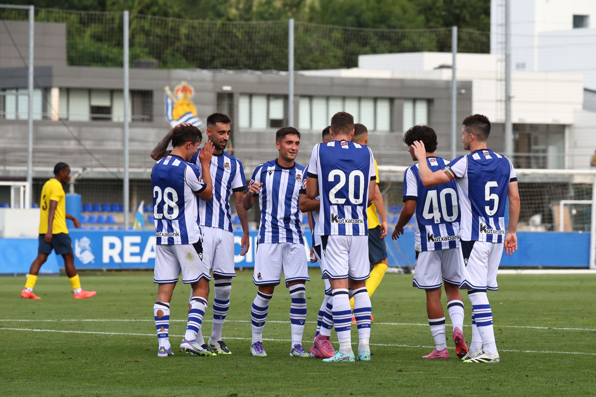 La plantilla celebra el segundo gol frente al Pau.