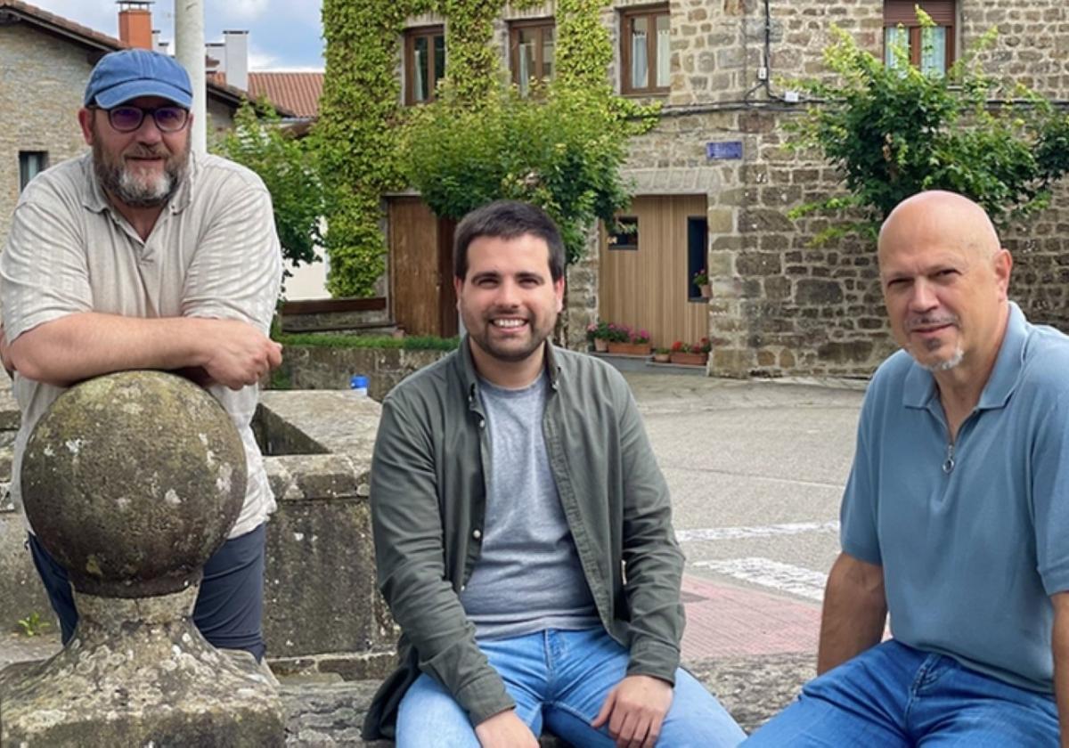 Leturia, Laka y Larren en la comparecencia para valorar los dos años.