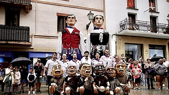 Los gigantes y cabezudos se despiden de las Madalenas