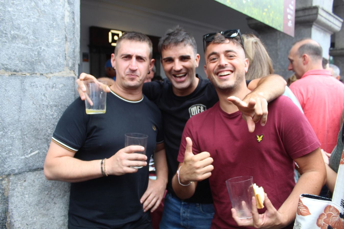Santio Egun ezin hobea ari dira igarotzen Azpeitian