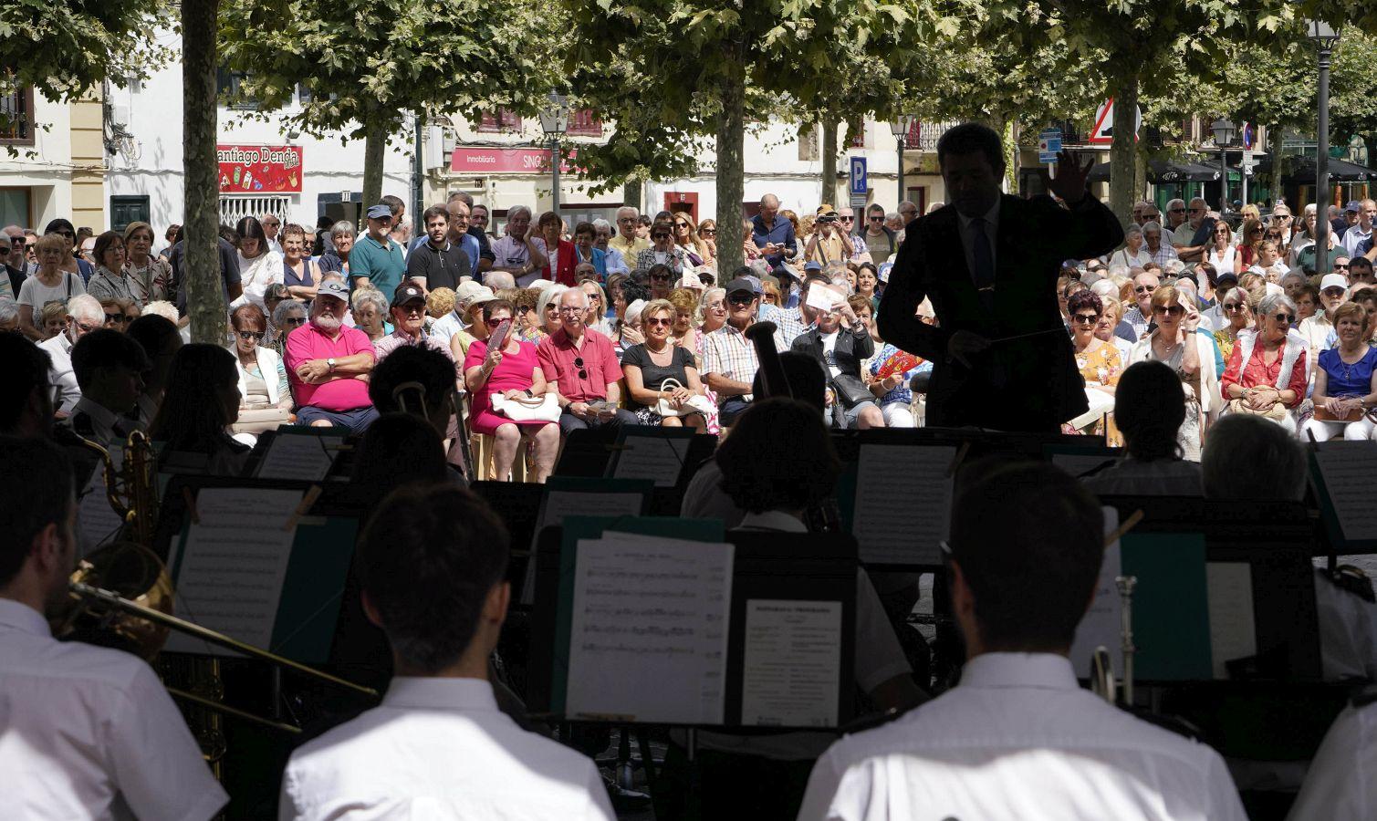 Así resonaron las polkas de Santiago en Irun