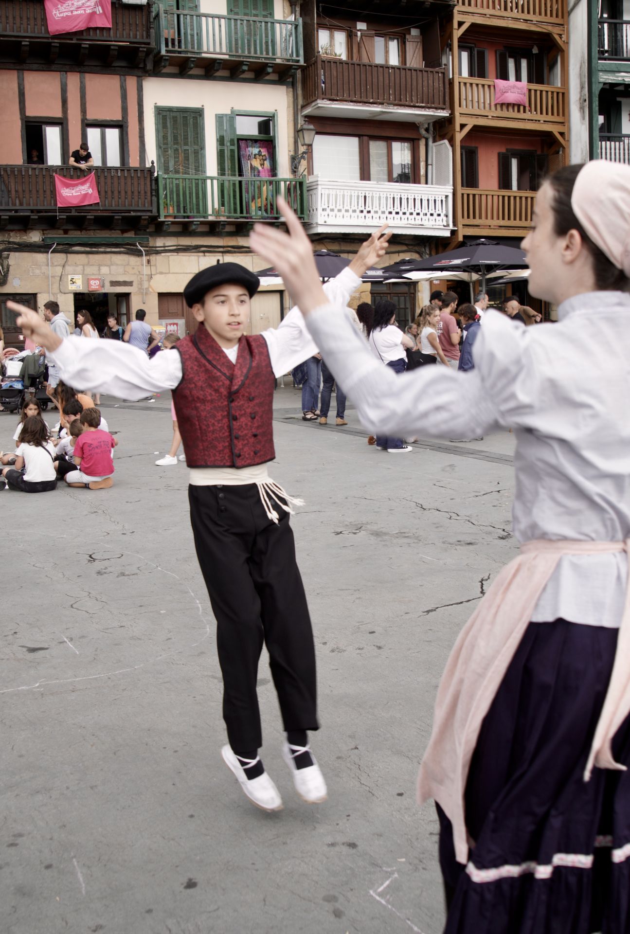 Pasaia-San Juan se rinde a la danza y el chocolate