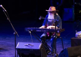 Pascoal al teclado en el Kursaal.