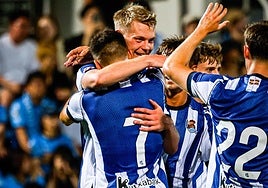 Orri Óskarsson celebra el primer tanto logrado en Yokohama.