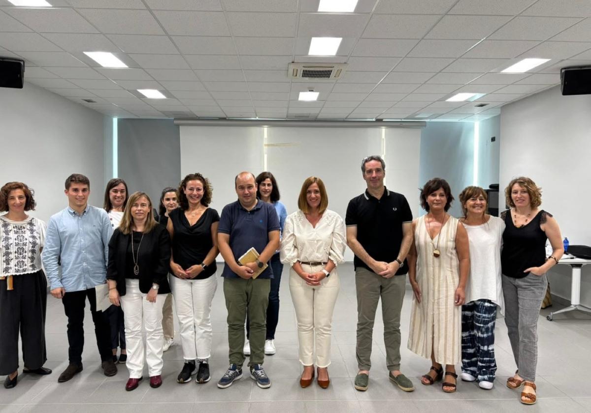 Asistentes a la reunión del Consejo Asesor, entre ellos, la alcaldesa y los delegados de las áreas implicadas.