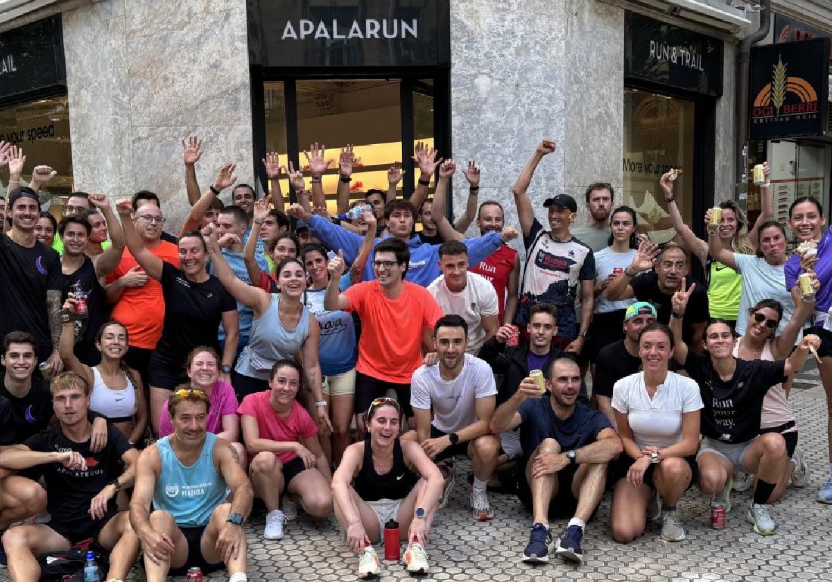 Los miembros del Club de Running Trikaia acudieron a la inauguración de Apalarun.