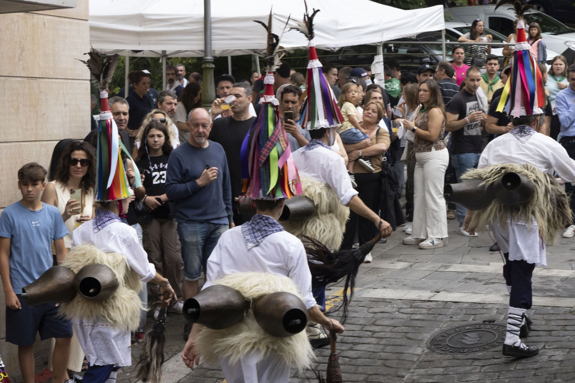 Ambiente festivo en Astigarraga por el día de Santa Ana