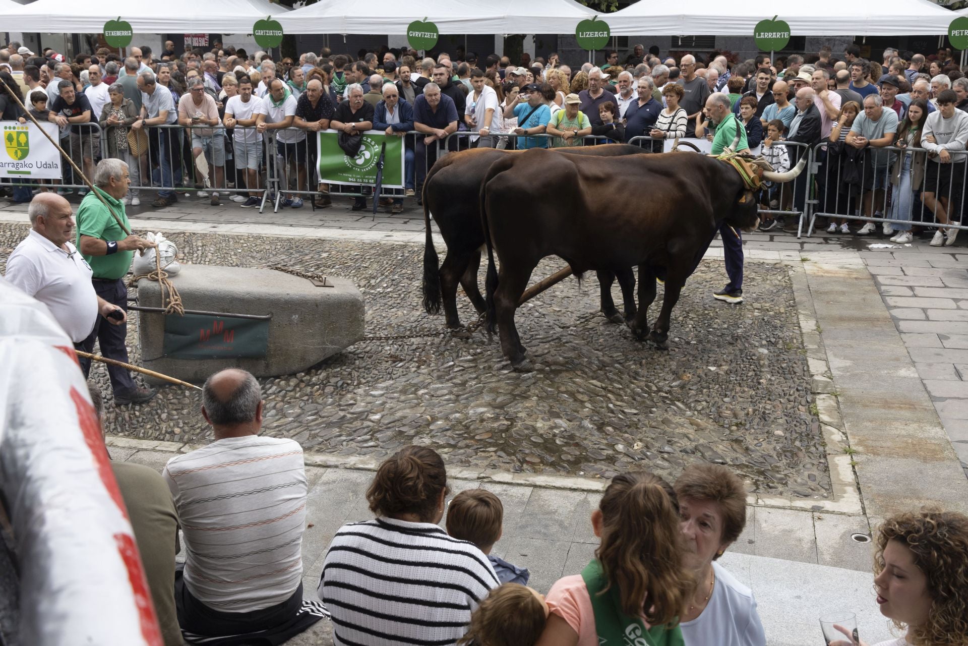 Ambiente festivo en Astigarraga por el día de Santa Ana