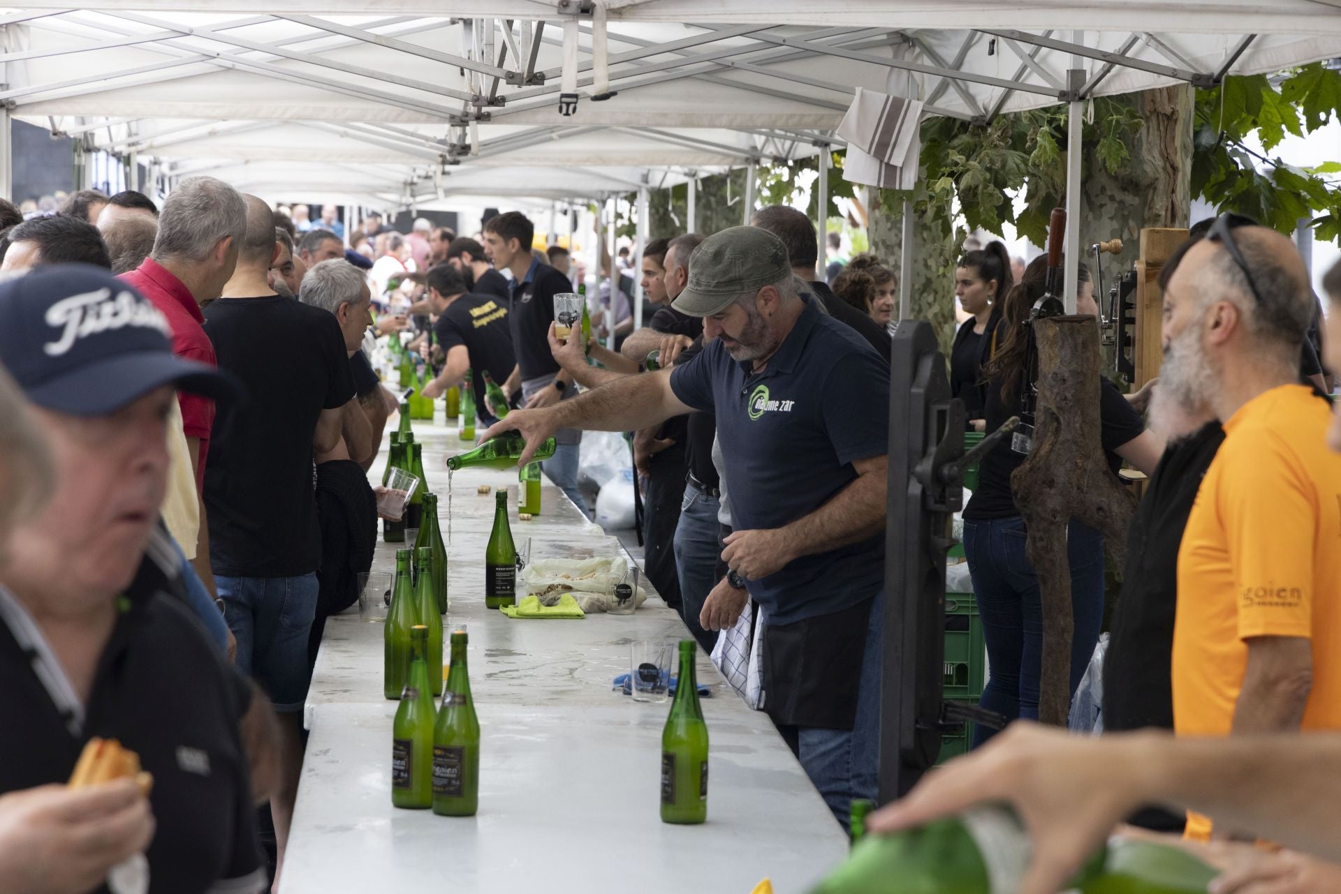 Ambiente festivo en Astigarraga por el día de Santa Ana