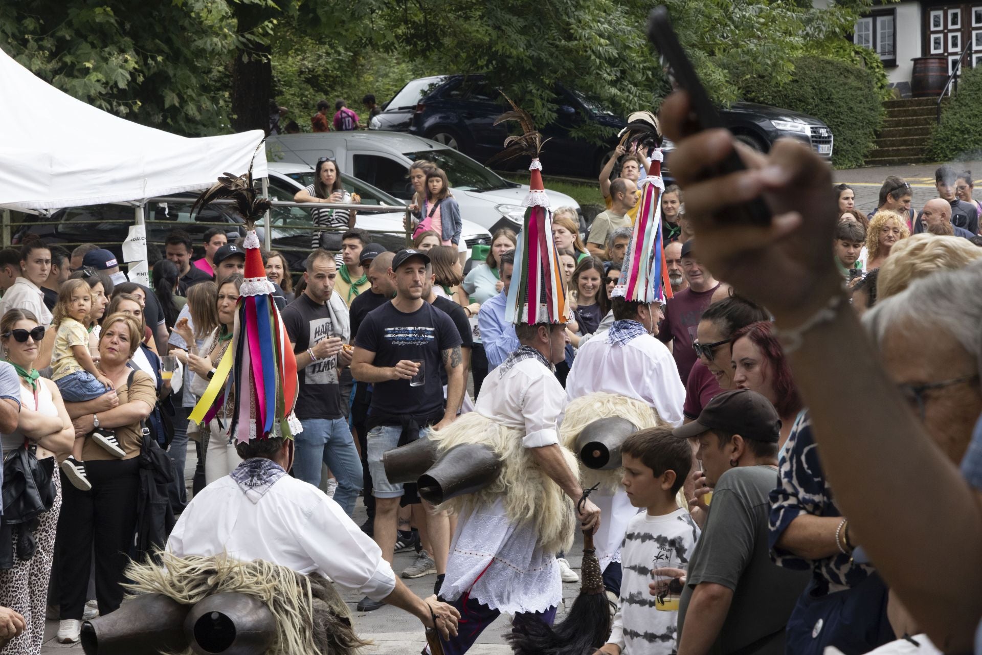 Ambiente festivo en Astigarraga por el día de Santa Ana