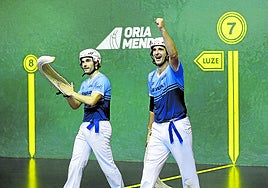 Kemen Aldabe y Aritz Juanenea celebran el triunfo en la final del Summer Season.